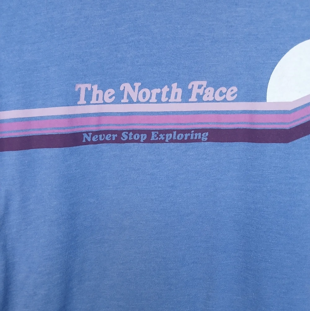 💎 The North Face Women's Top Blue Tee Pink and Purple Stripe Sun #0353 - Picture 4 of 6